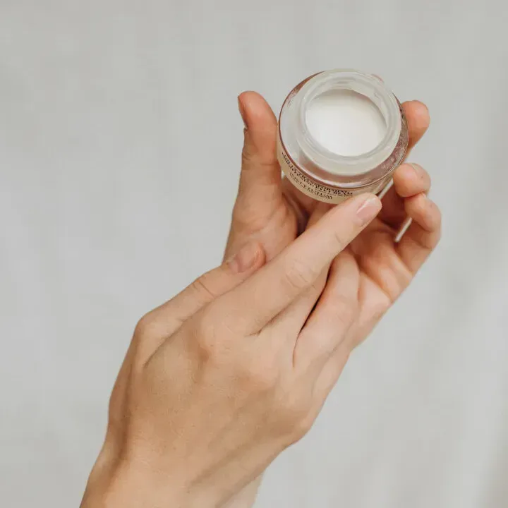 TRULY-TRANSFORMING BRIGHTENING EYE CREAM – Крем-ліфтинг для повік з освітлювальним ефектом