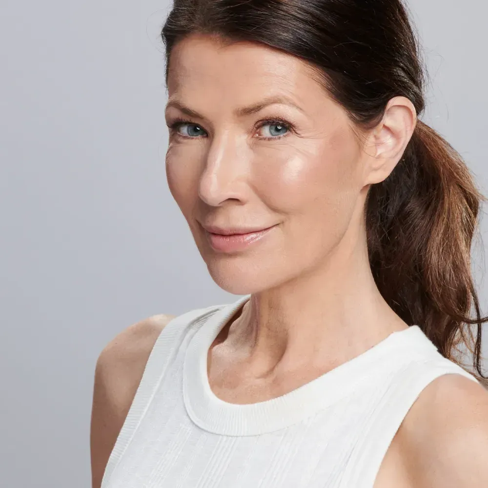 SUNFORGETTABLE TOTAL PROTECTION BRUSH-ON SHIELD SPF 50 – Сонцезахисна пудра з пензлем з перламутровим сяйвом