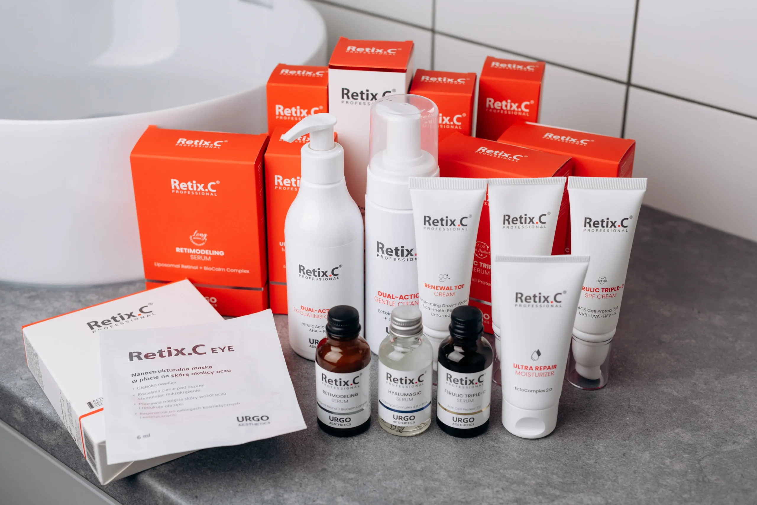 Пінка для делікатного очищення шкіри Retix.C Professional Dual-action gentle cleanser