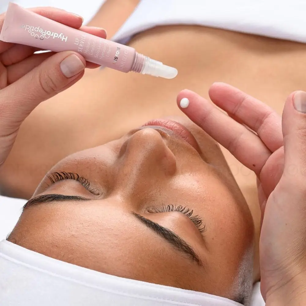 Зволожувальний бальзам для губ – HydroPeptide Lip Service