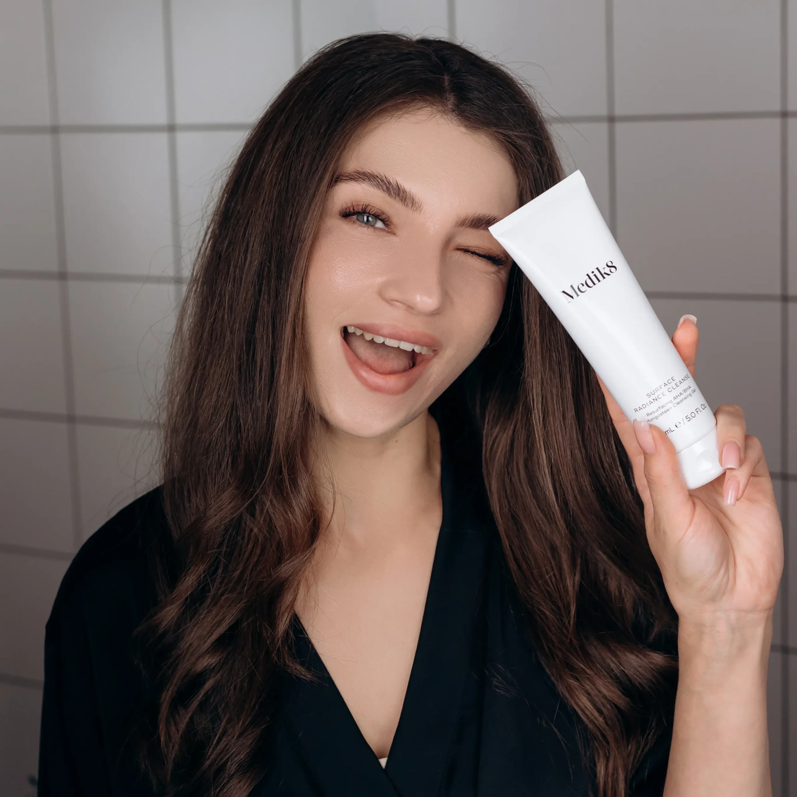 SURFACE RADIANCE CLEANSE - Очищуючий гель з АНА/BHA кислотами та екстрактом мангостана